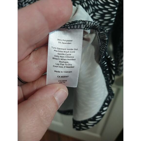 Talbots Woman 1X Black White Tunic Stretch Blouse Minimalist Business Casual - Picture 6 of 7